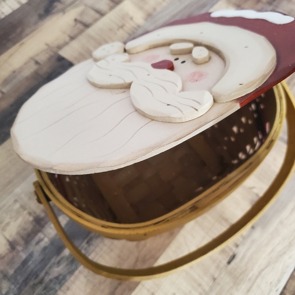 Vintage Santa woven hinge basket with swivel handle Christmas country folk art - Picture 4 of 15